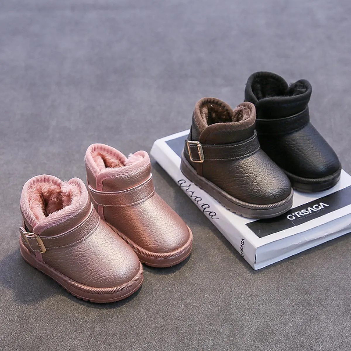 2022 Ultimi stivali da neve per bambini antiscivolo Stivali invernali per bambini in peluche super spessi Scarpe con plateau con