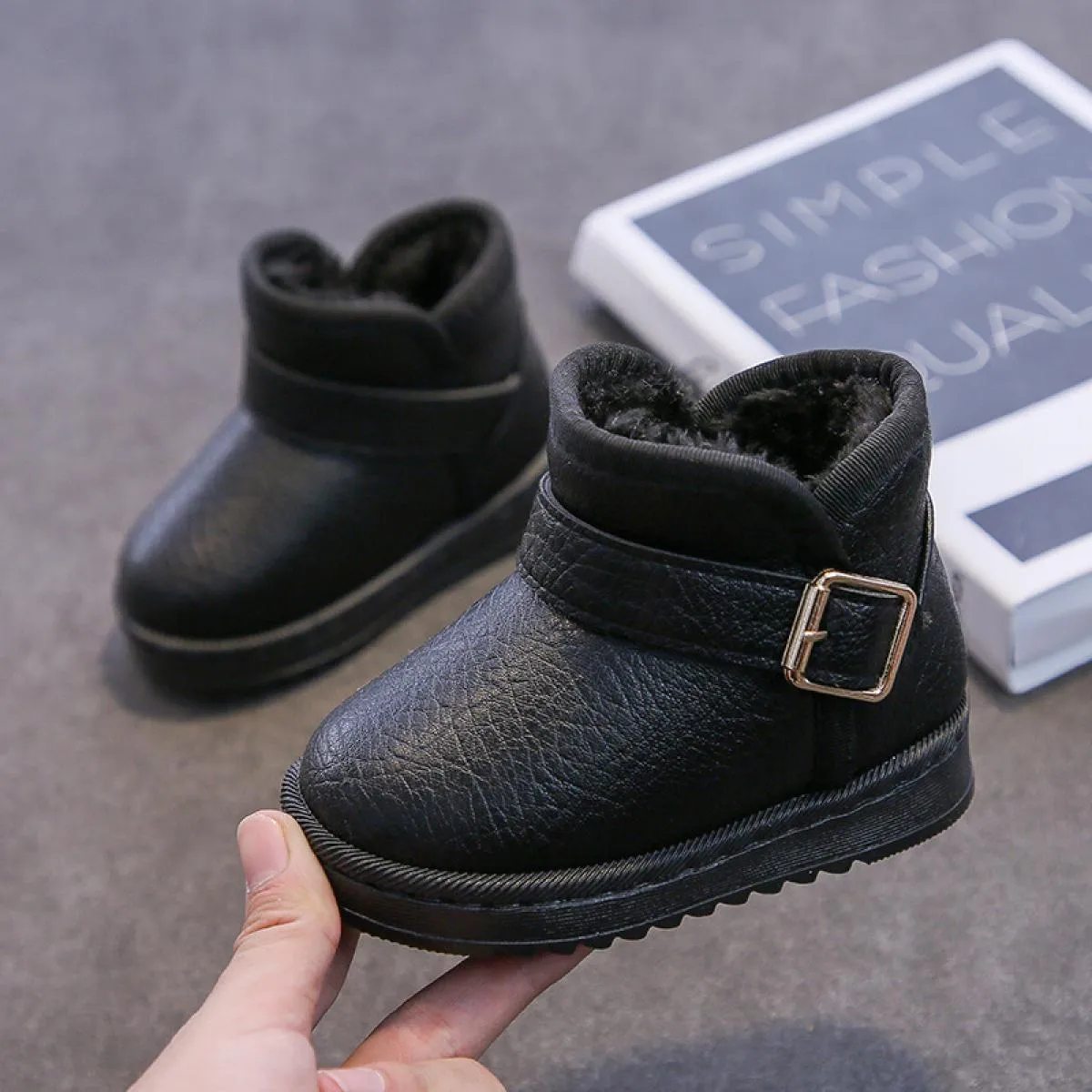 2022 Ultimi stivali da neve per bambini antiscivolo Stivali invernali per bambini in peluche super spessi Scarpe con plateau con