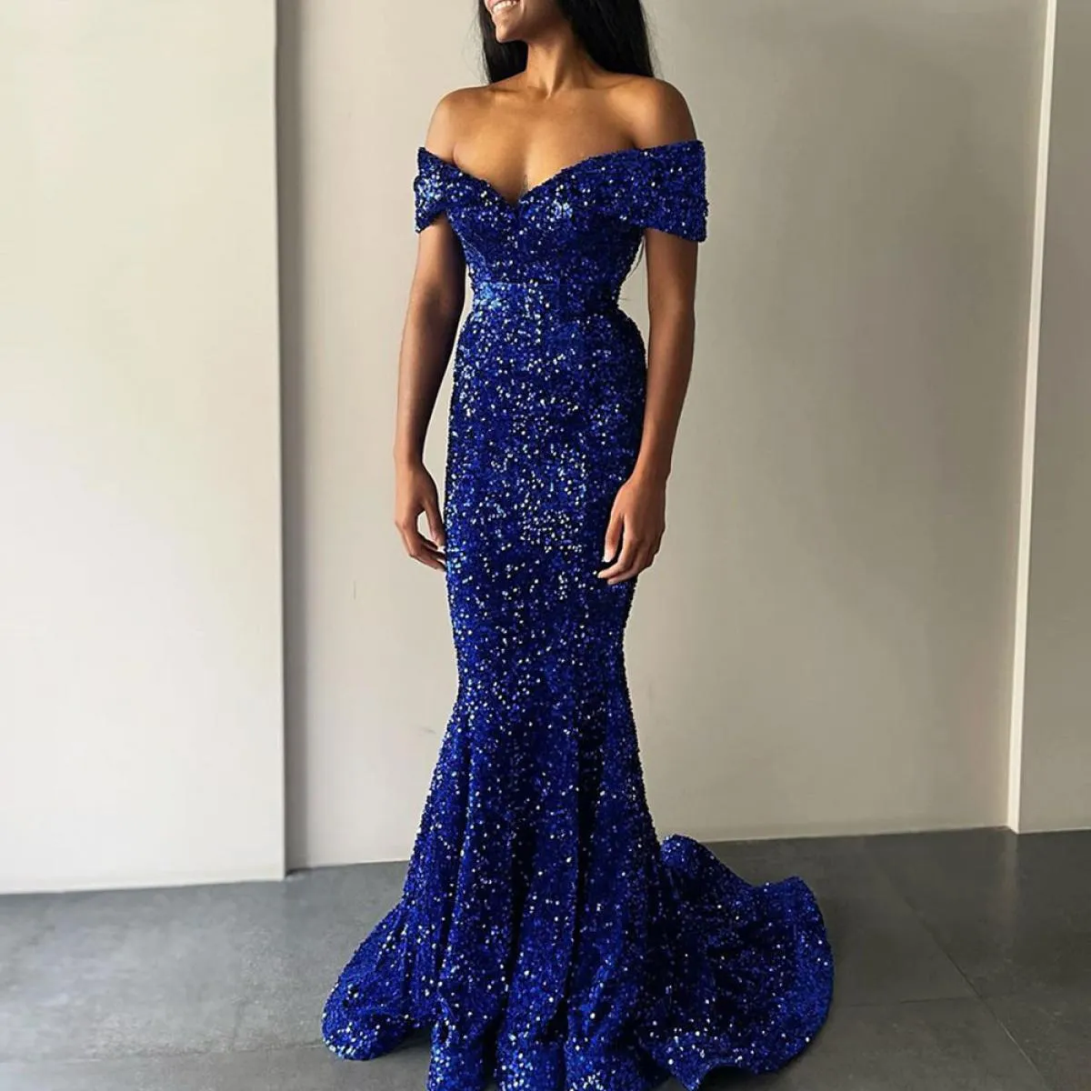 Abiti da festa con paillettes blu con spalle scoperte Scollo a V profondo Sirena Lunghezza pavimento Perline Abiti da ballo a ma
