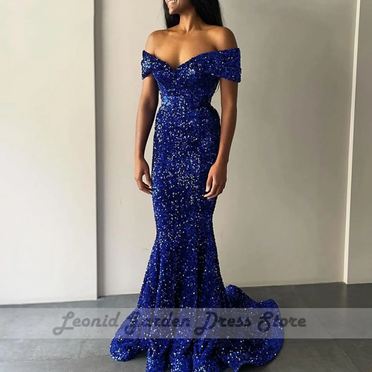 Abiti da festa con paillettes blu con spalle scoperte Scollo a V profondo Sirena Lunghezza pavimento Perline Abiti da ballo a ma
