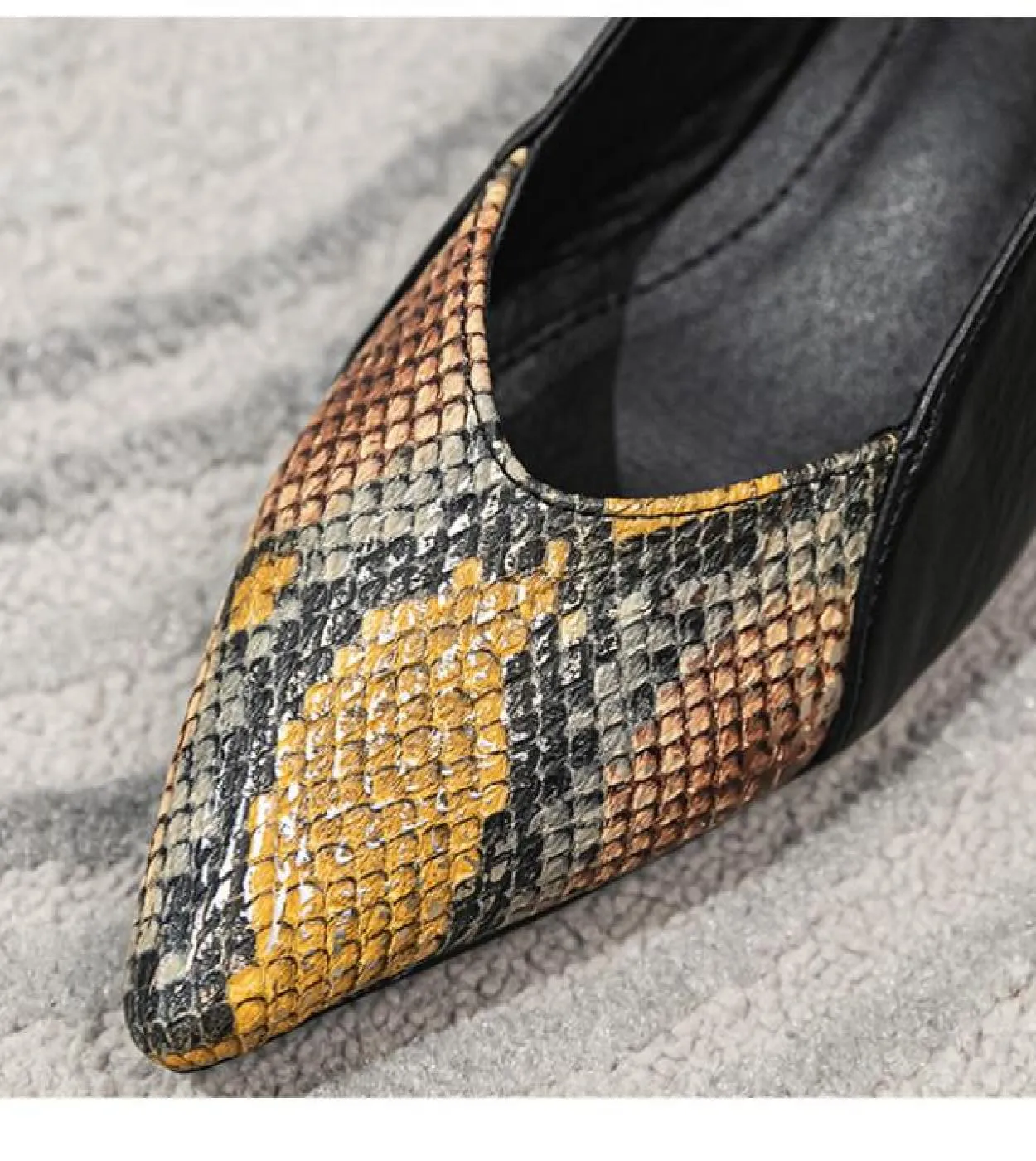 Décolleté da donna estivi Décolleté color serpente Modello con tacchi alti Décolleté da donna con tacco quadrato a punta da uffi
