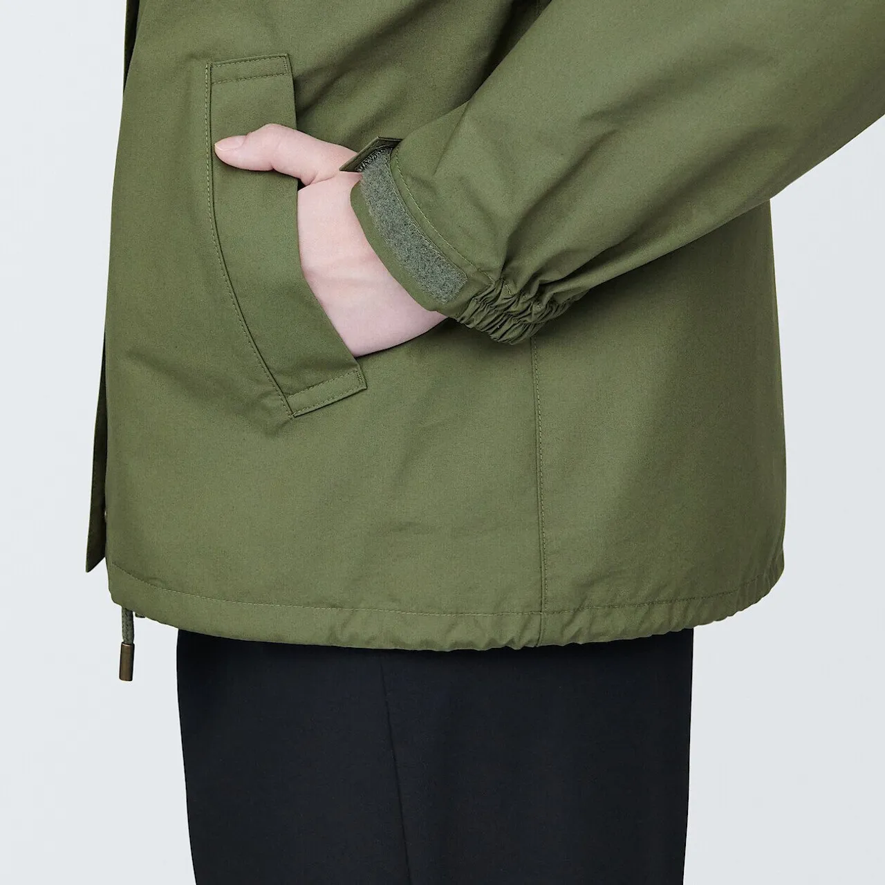 Giacca idrorepellente con cappuccio 24S