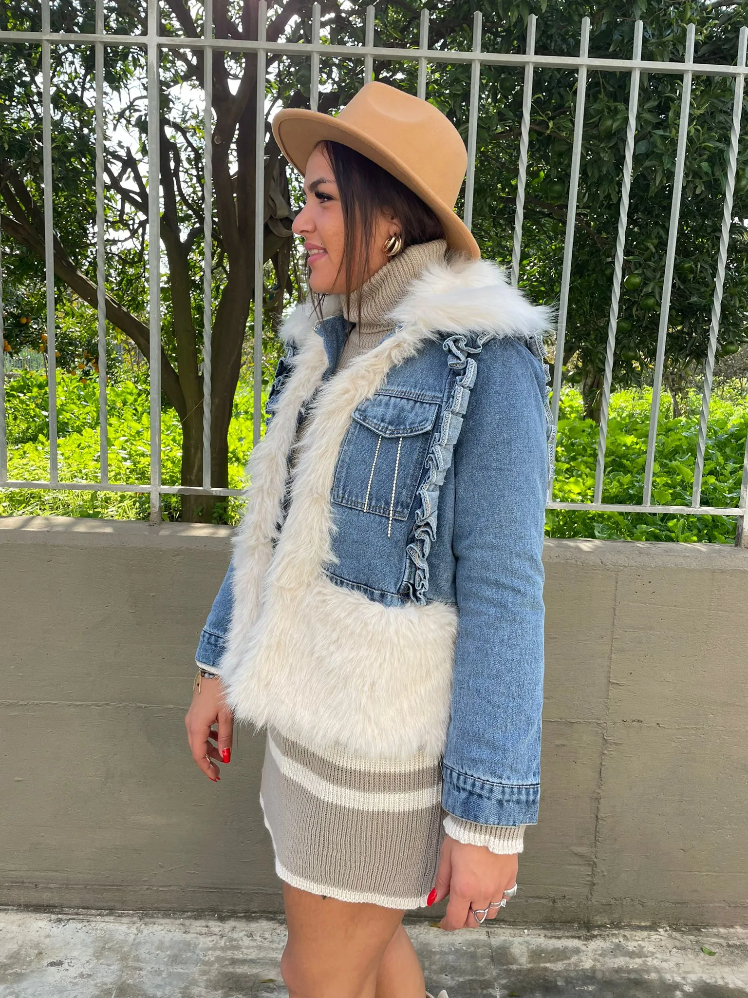 Giubbino di jeans foderato con eco pelliccia