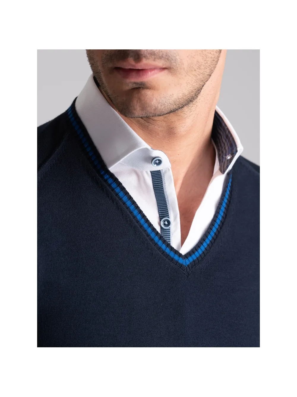 Maglia uomo in cotone scollo a V con contrasti