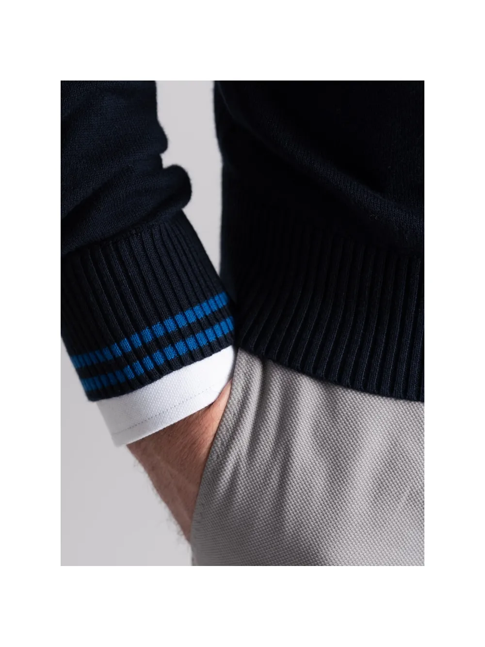 Maglia uomo in cotone scollo a V con contrasti