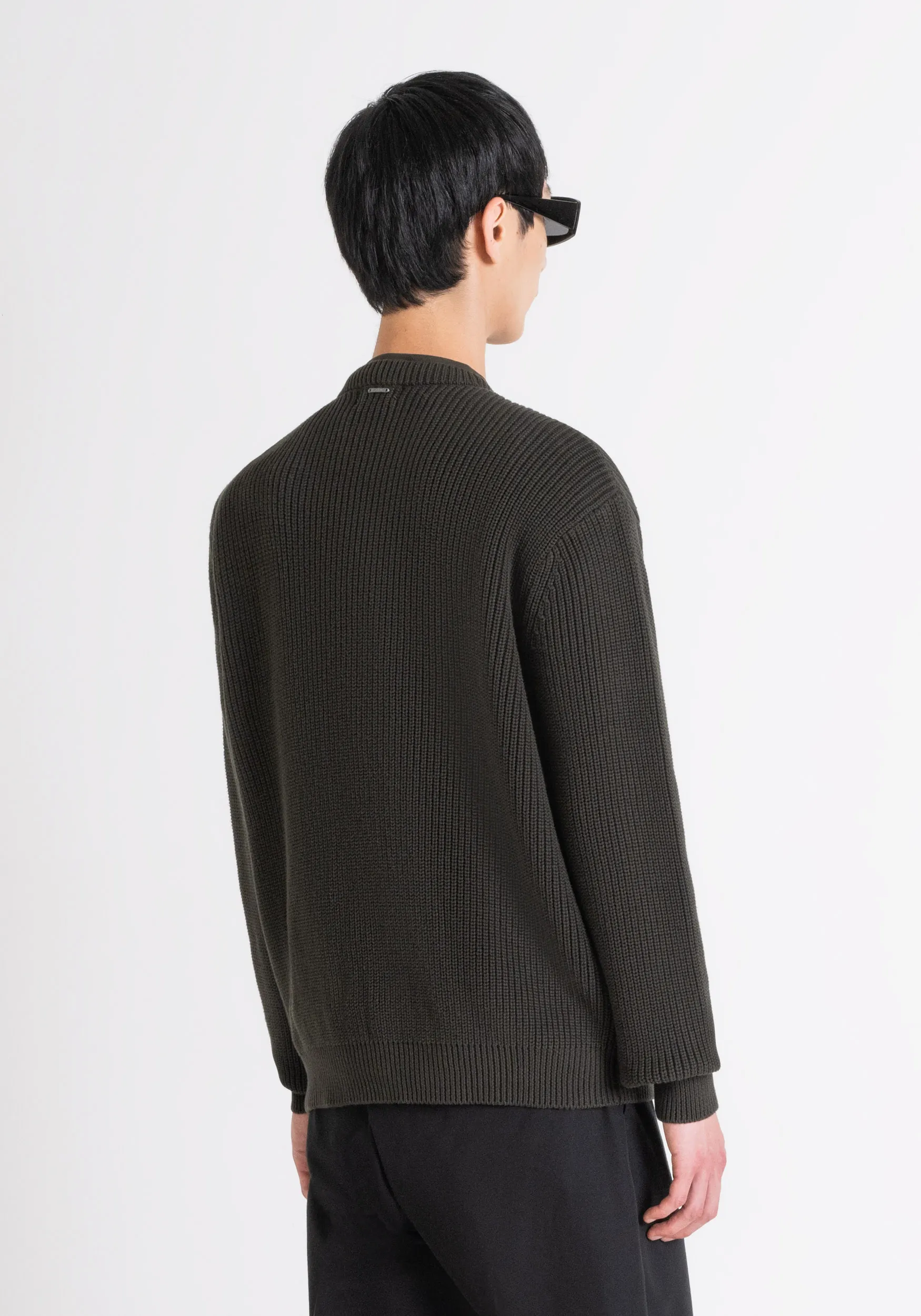 MAGLIONE RELAXED FIT IN COTONE CON TASCA