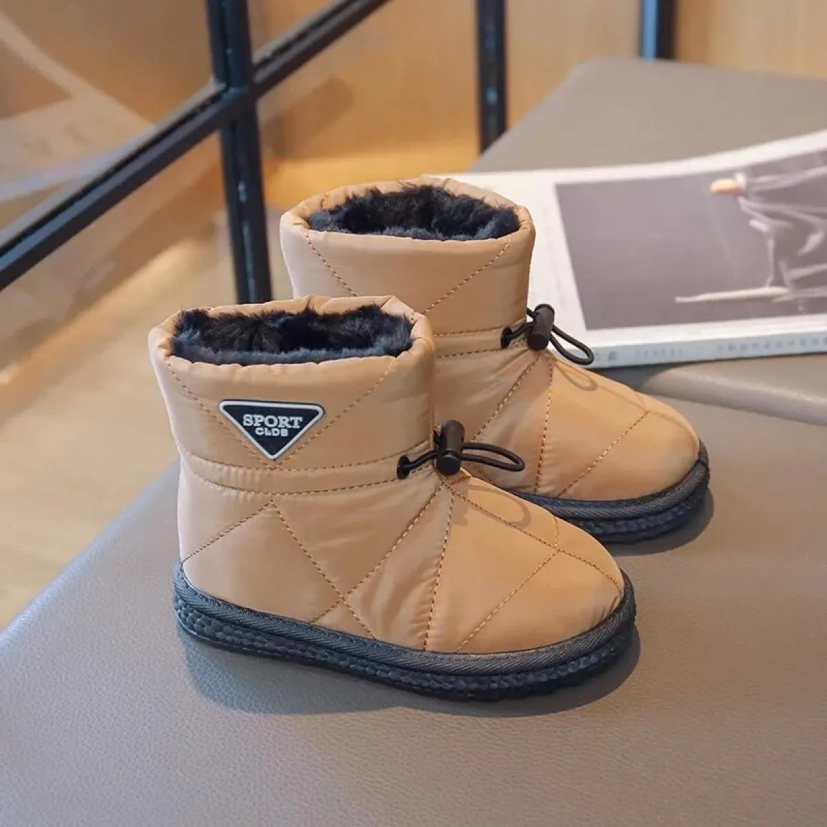 Nuovi stivali da neve per ragazzi invernali 2024 scarpe di cotone calde per bambini con stivali impermeabili in cashmere spesso