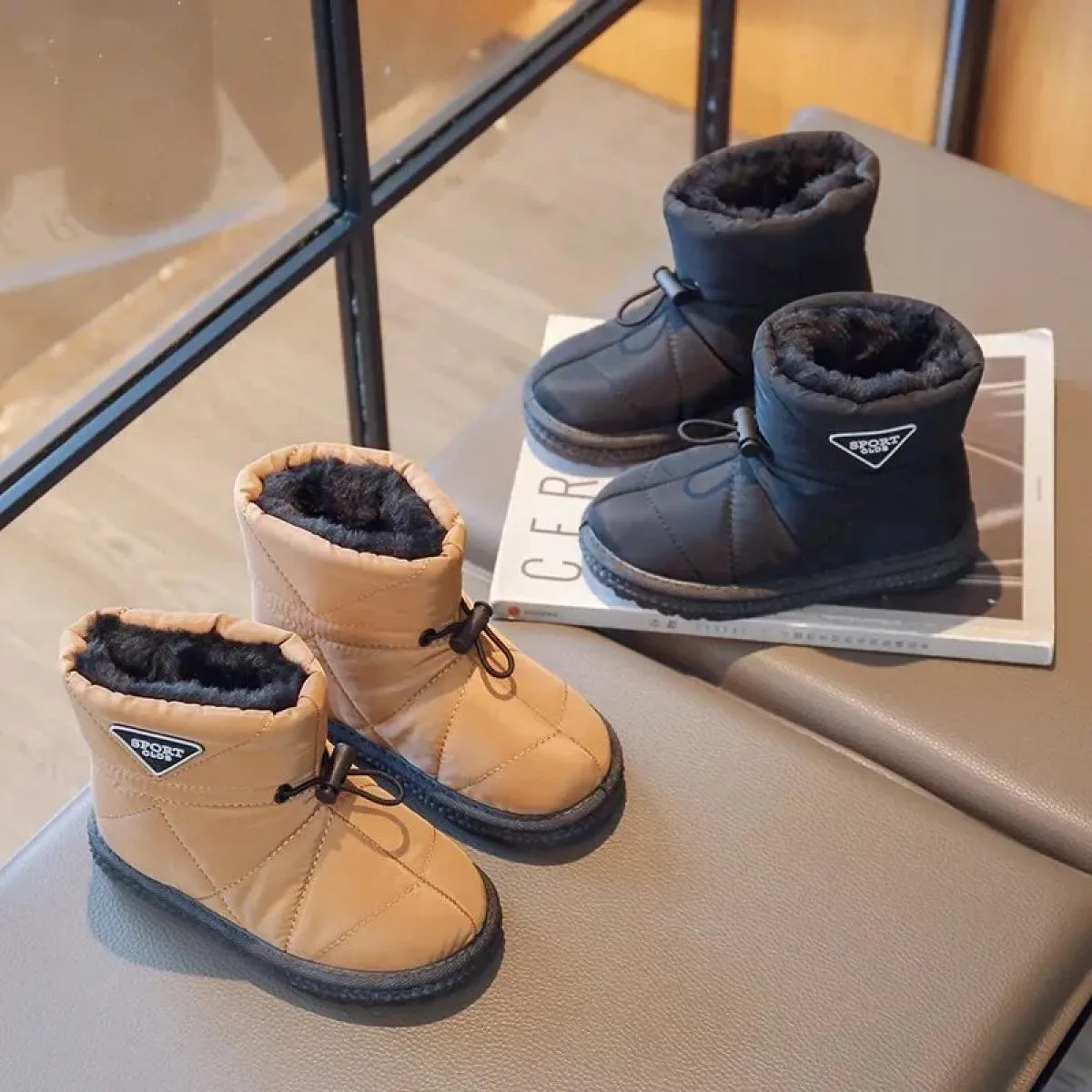 Nuovi stivali da neve per ragazzi invernali 2024 scarpe di cotone calde per bambini con stivali impermeabili in cashmere spesso
