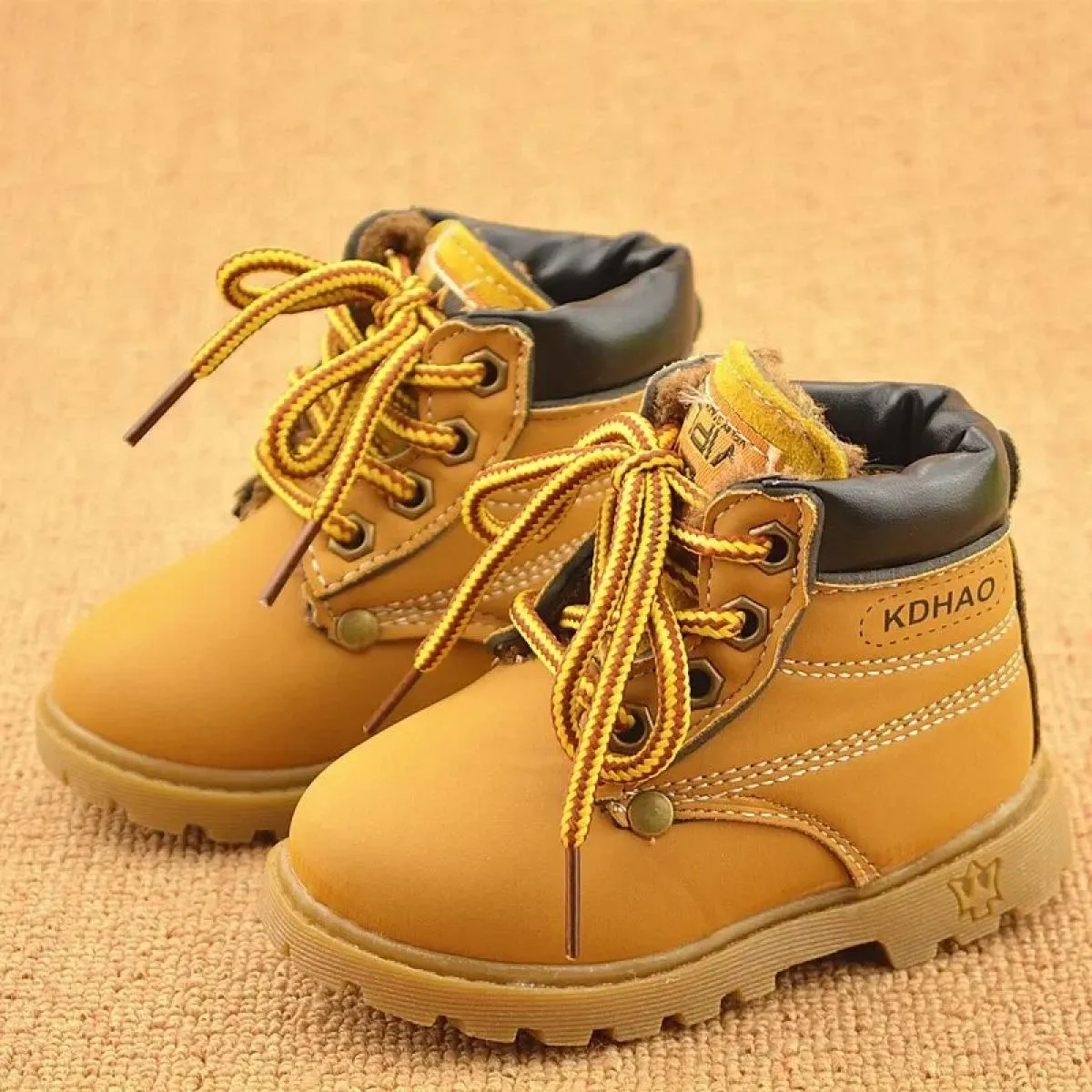Nuovo 2024 Autunno Inverno Stivali per bambini Scarpe per bambini Bambini Stivali da neve in peluche Ragazzi Ragazze Moda Bambin