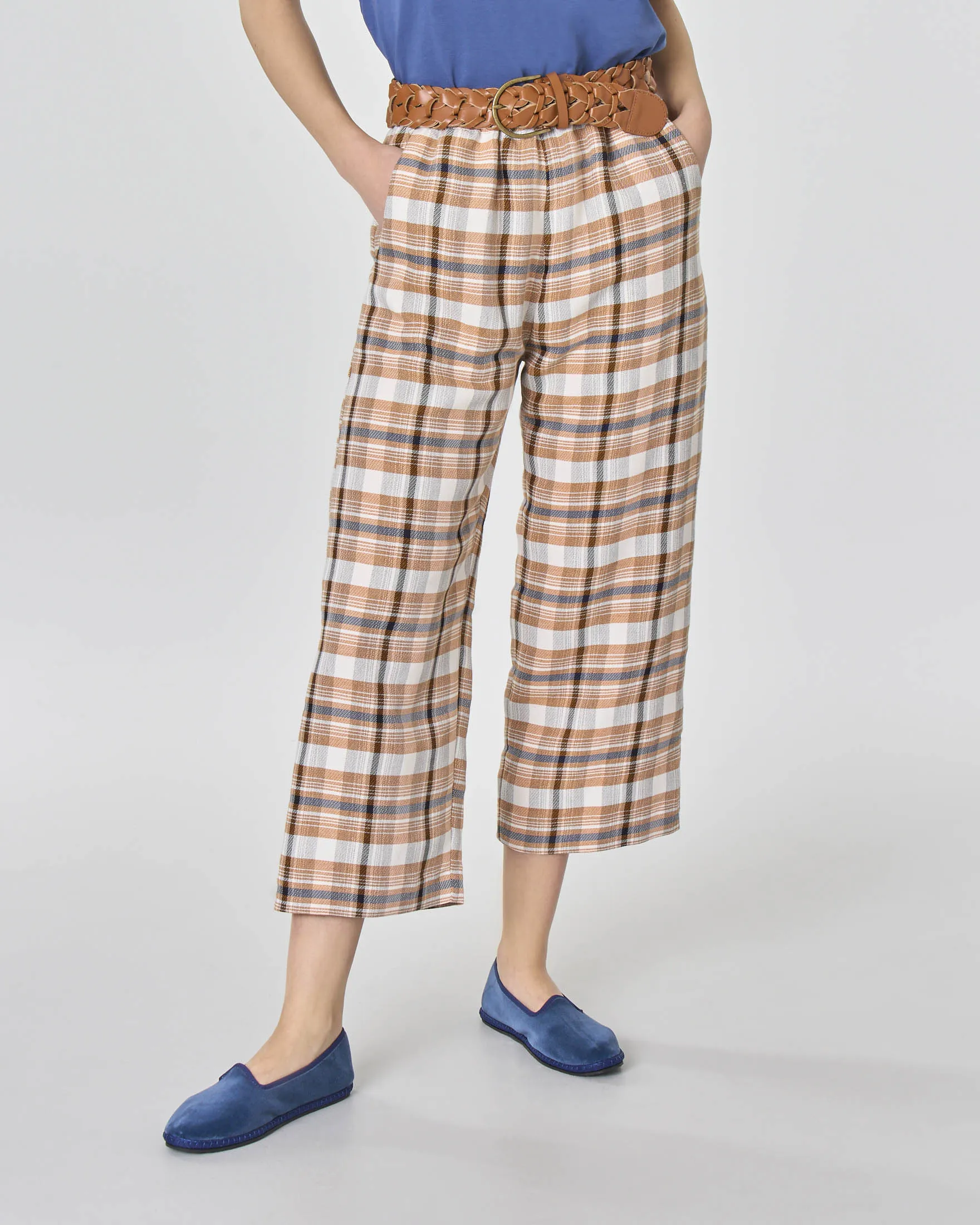 Pantalone cropped ampio in misto viscosa e lino a fantasia check arancione e grigio