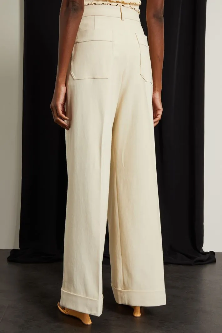 Pantaloni a zampa in crépe