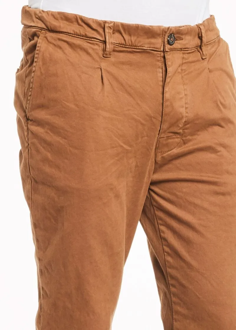 Pantaloni chino in raso
