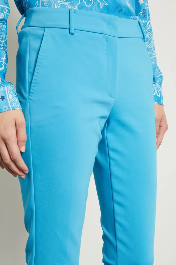 Pantaloni rifiniti a puntino