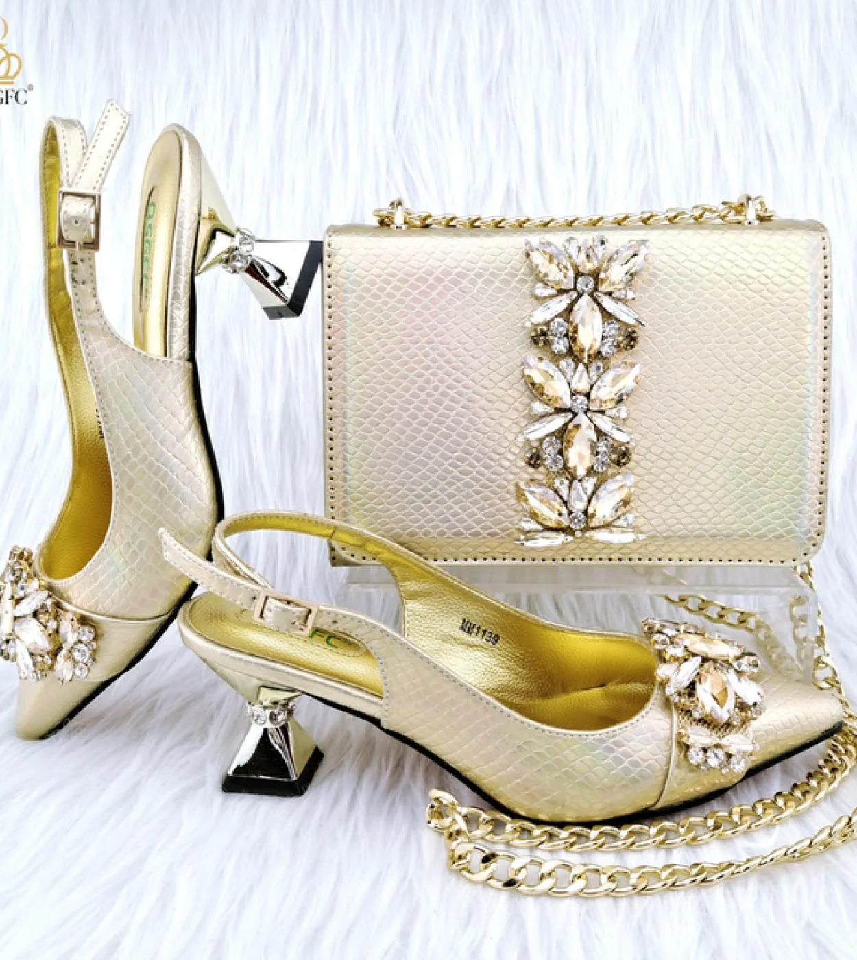 Qsgfc 2023 Scarpe da donna classiche da donna di design di fascia alta abbinate a una borsa per scarpe stile borsa solida Decora