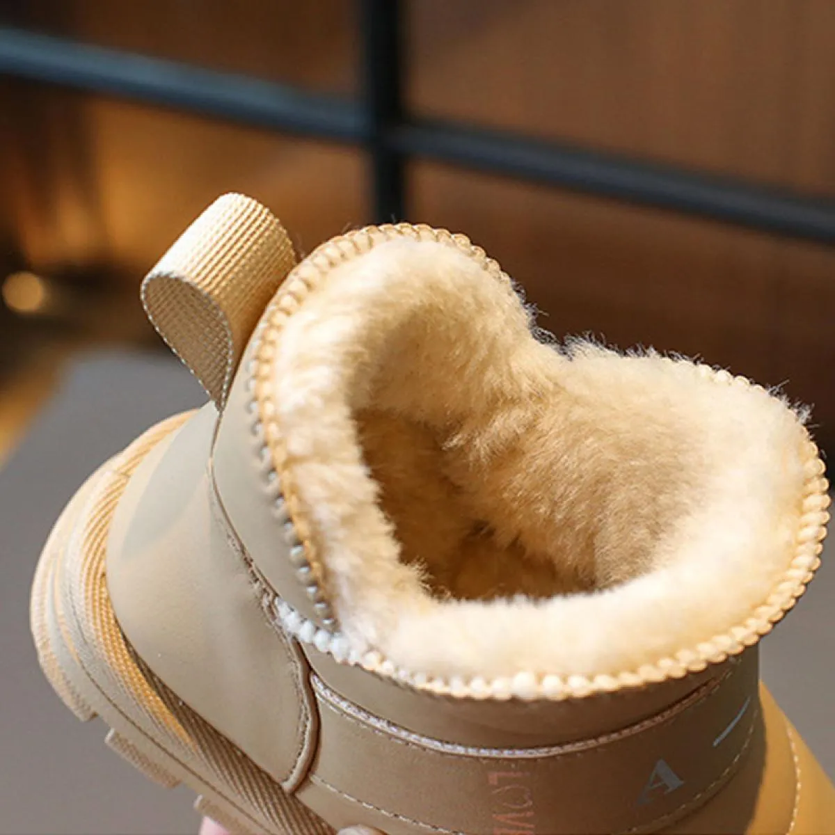 Scarpe invernali per bambini con fibbia in metallo Moda 2023 Stivali da neve per ragazze Stivali con plateau firmati piatti Scar