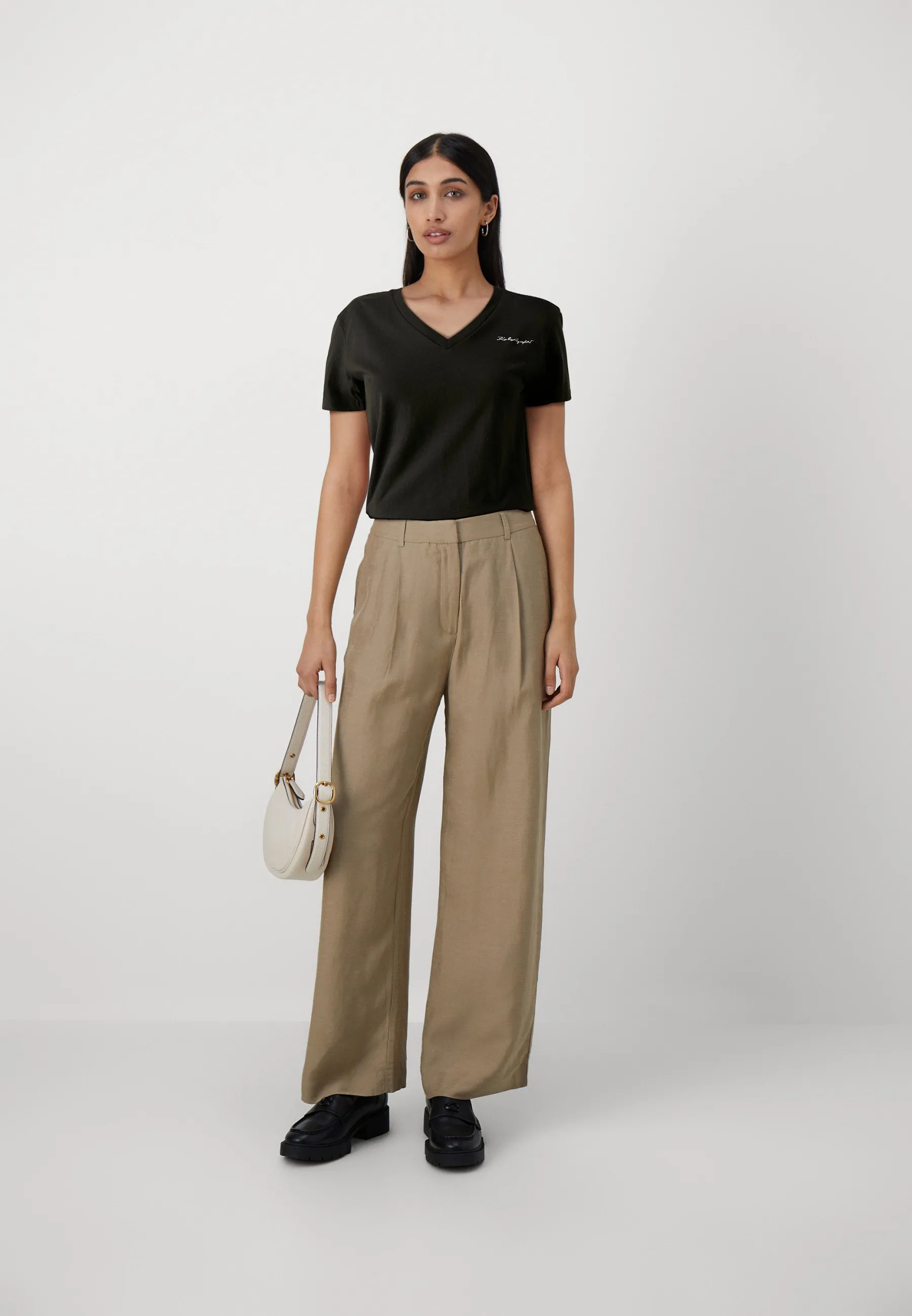 SIGNATURE VNECK TEE - T-shirt basic
