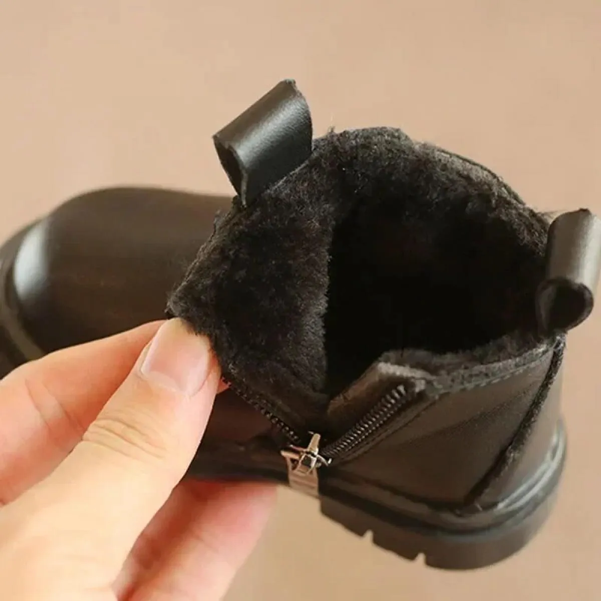 Stivali da neve per bambini vintage Nuovi stivali di pelliccia con piattaforma rosa 2024 per ragazze Bambini Inverno per bambini