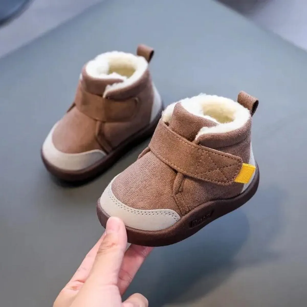 Stivali per bambini per bambini nuovi stivali da neve caldi invernali 2024 ragazzi ragazze peluche con fondo morbido scarpe per
