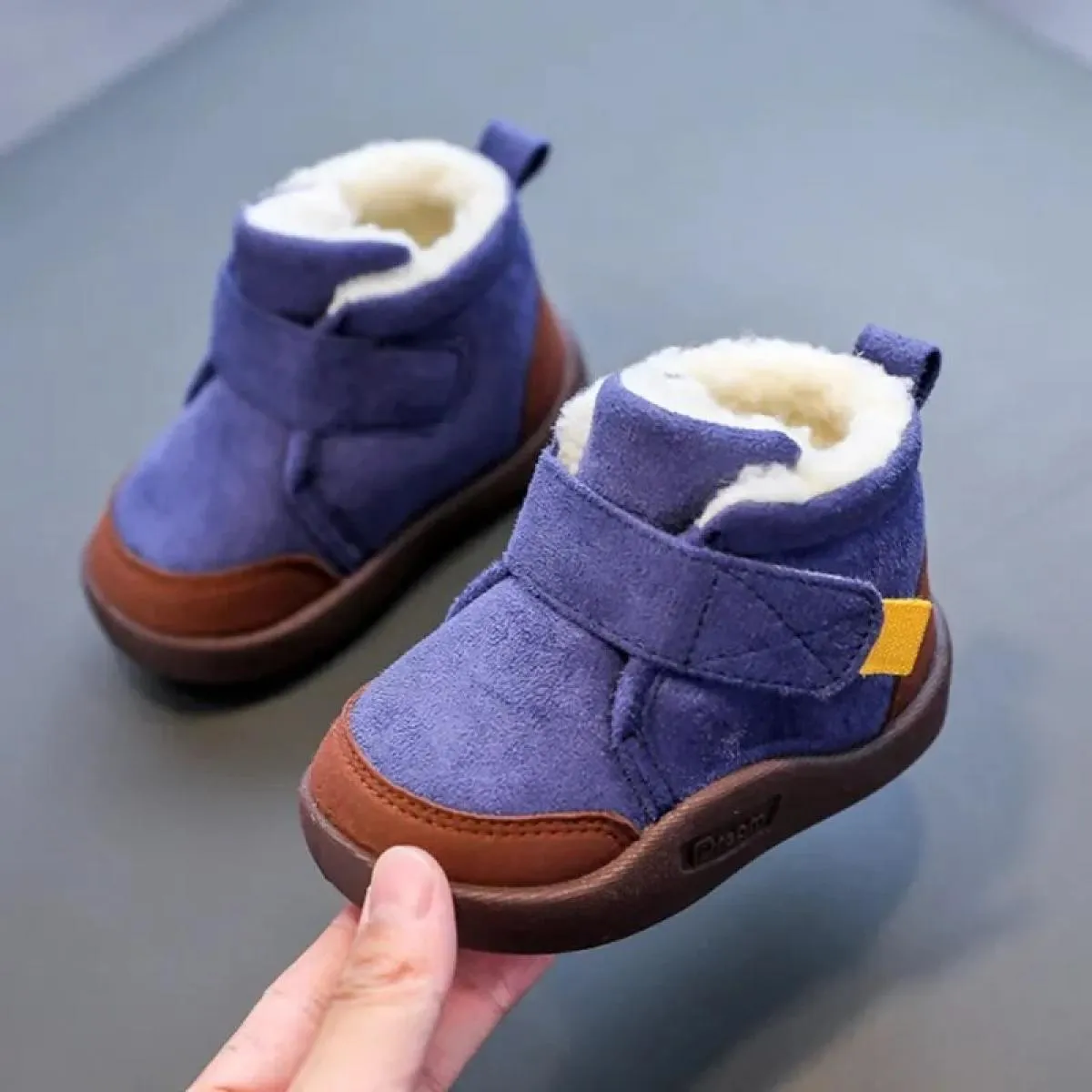 Stivali per bambini per bambini nuovi stivali da neve caldi invernali 2024 ragazzi ragazze peluche con fondo morbido scarpe per