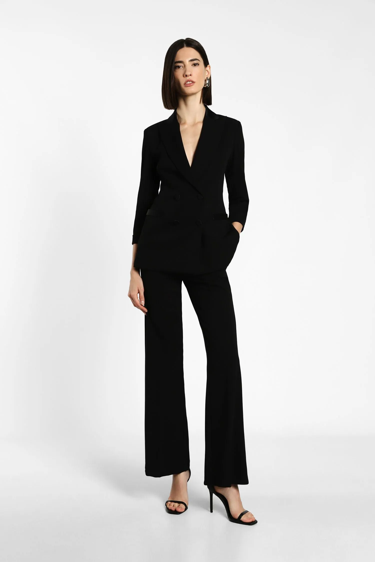 Tailleur giacca doppiopetto monocolour con rever a lancia e pantalone flare IMPERIAL