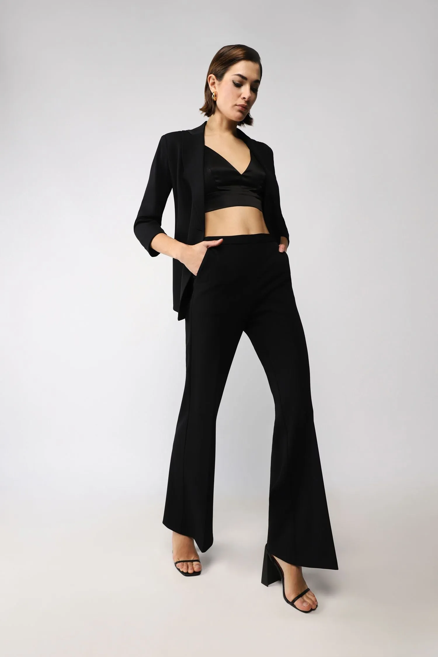 Tailleur giacca doppiopetto monocolour con rever a lancia e pantalone flare IMPERIAL